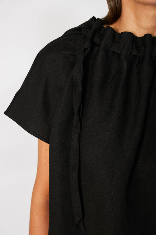 avid short sleeve top / black