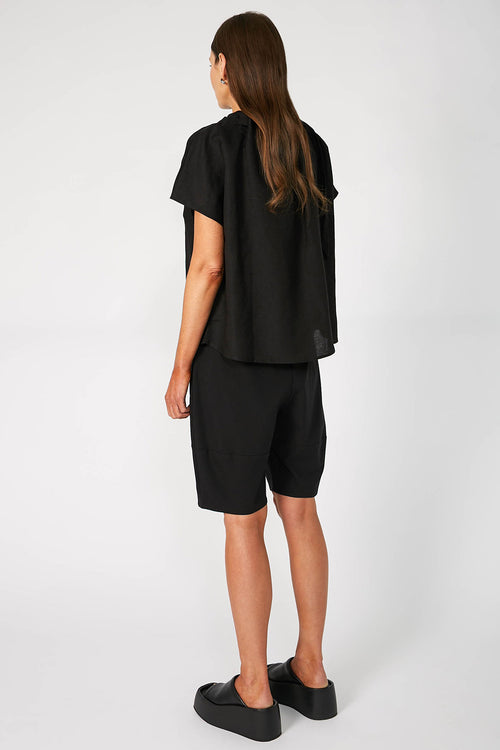 avid short sleeve top / black