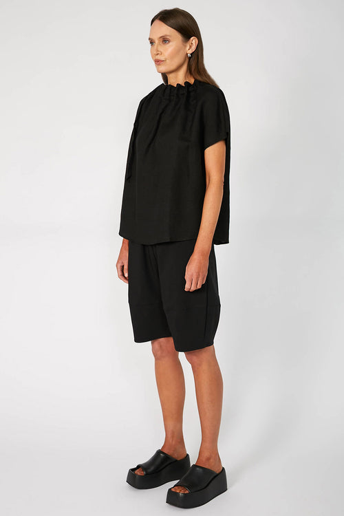 avid short sleeve top / black