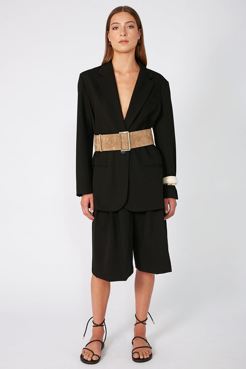 allot short / black