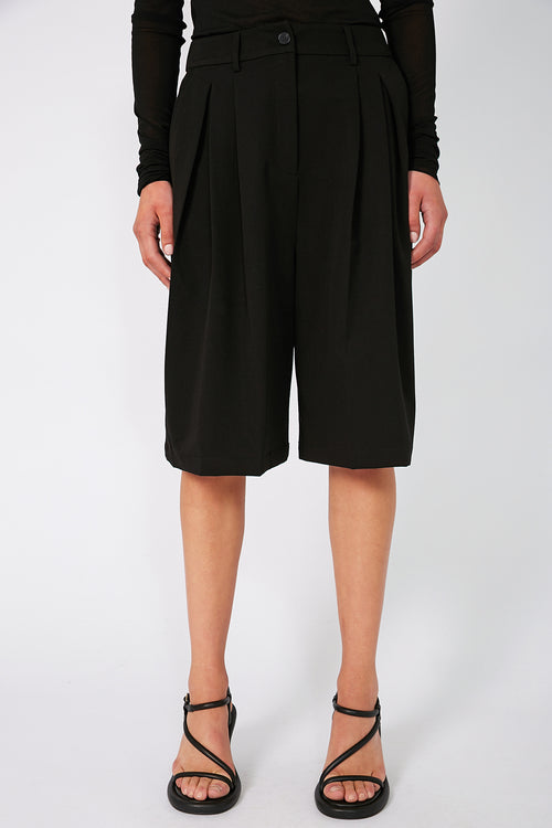 allot short / black