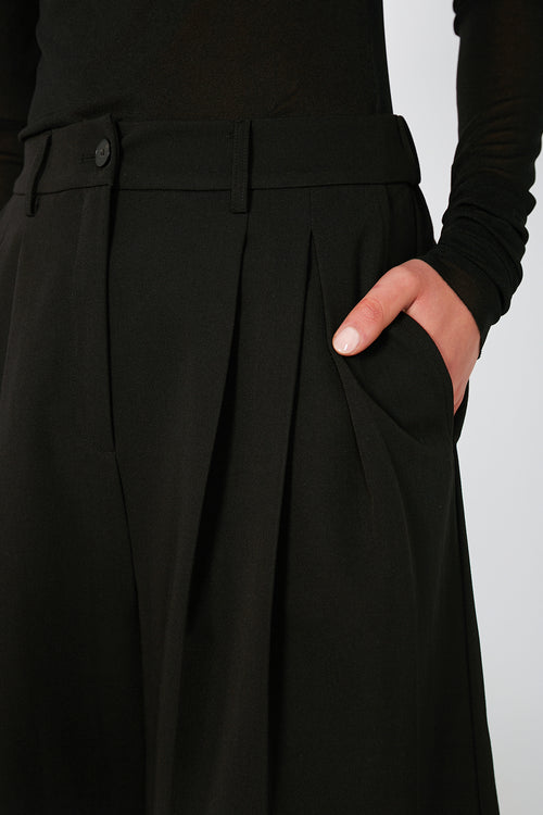 allot short / black