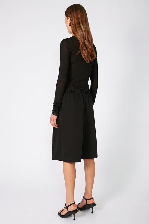 allot short / black
