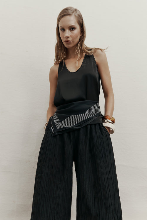 glaze tank / black
