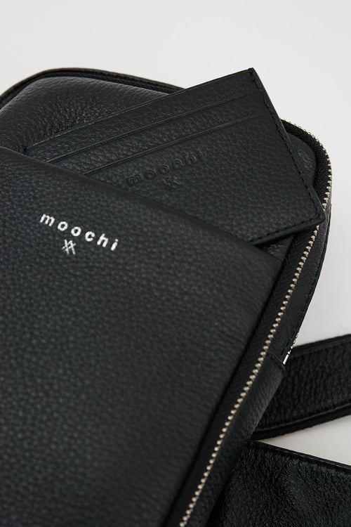 pebble card holder / black