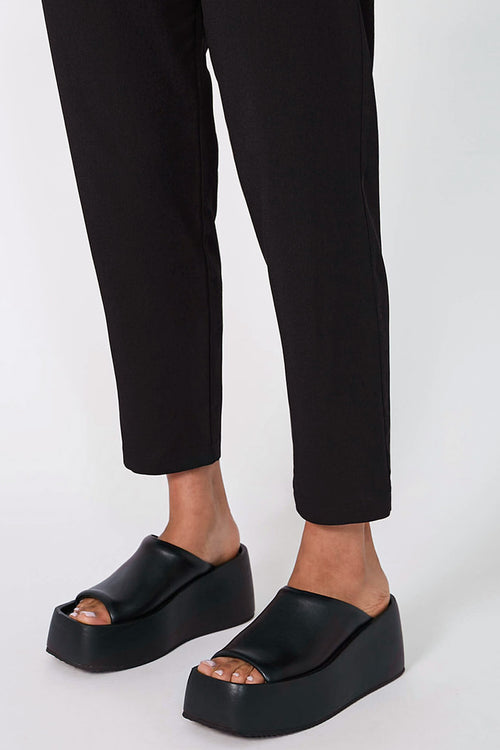 shield wedge / black