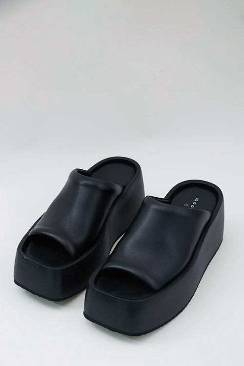 shield wedge / black