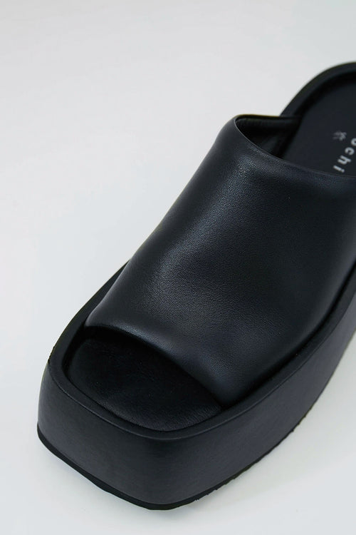 shield wedge / black