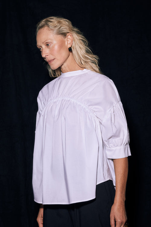 signal short sleeve top / white