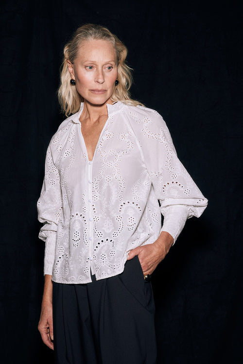 true shirt / white