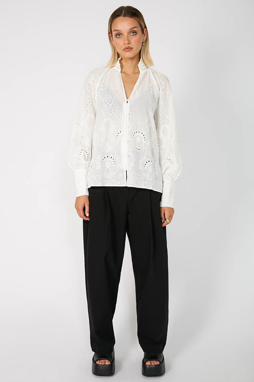 true shirt / white