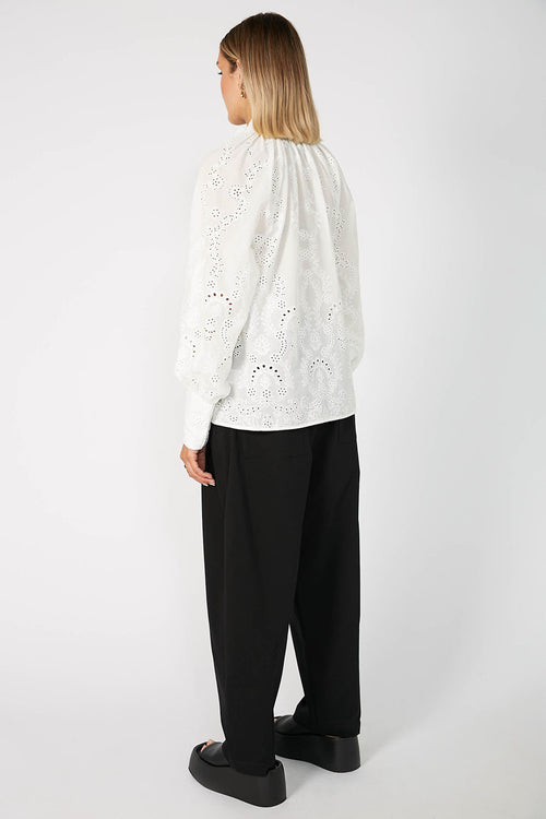 true shirt / white