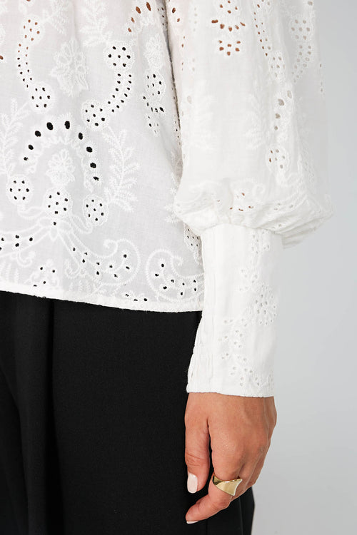 true shirt / white