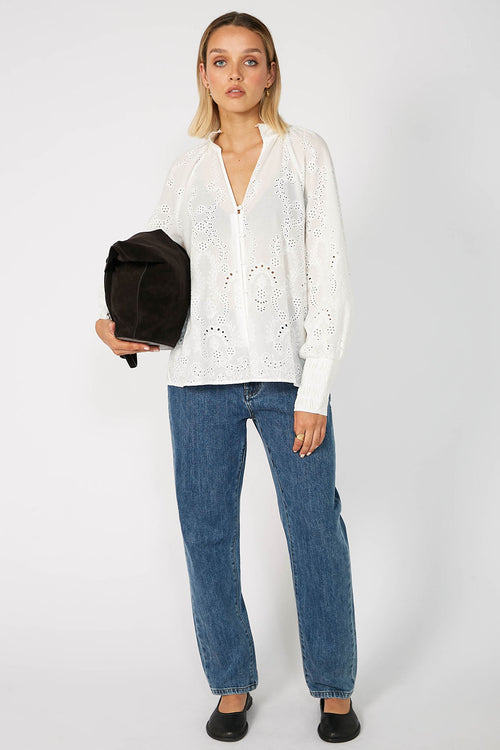 true shirt / white
