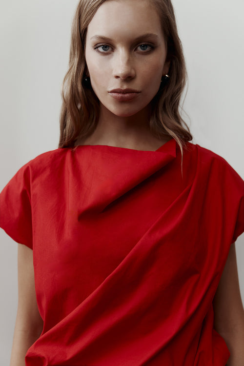 twisted tee / chilli red