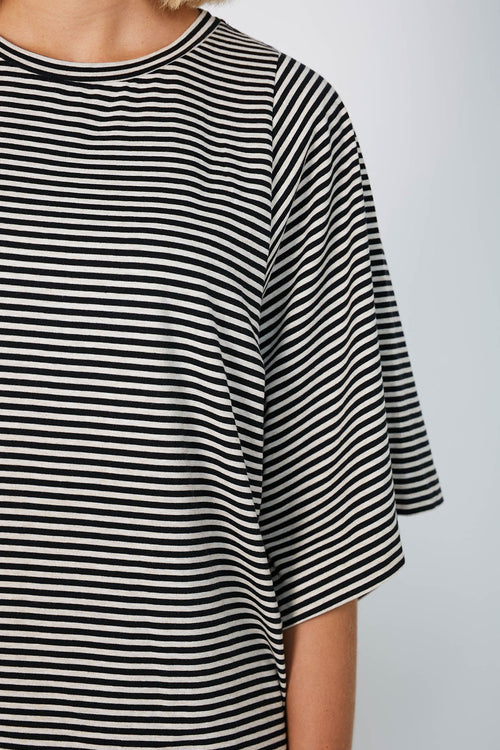 still tee / natural|black stripe