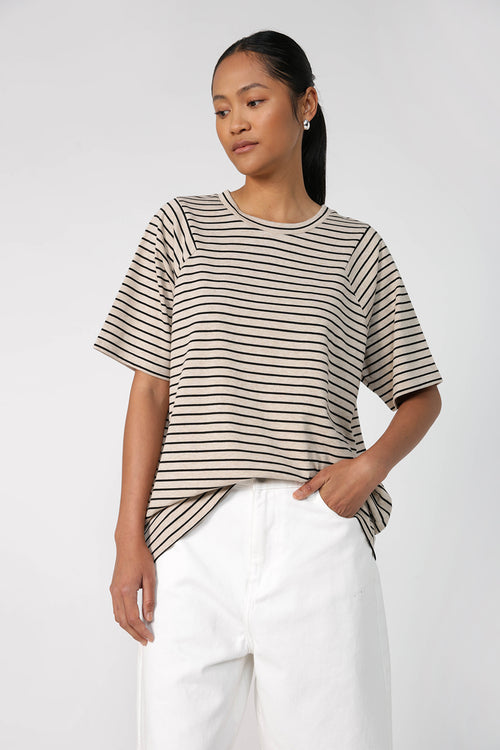 reply tee / natural|black stripe