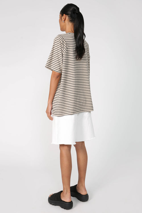 reply tee / natural|black stripe