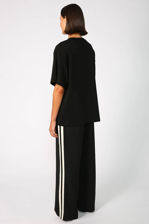 runner tee / black