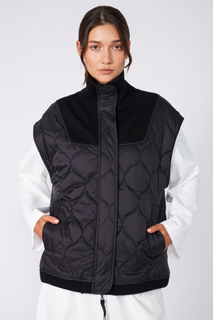 united vest / black