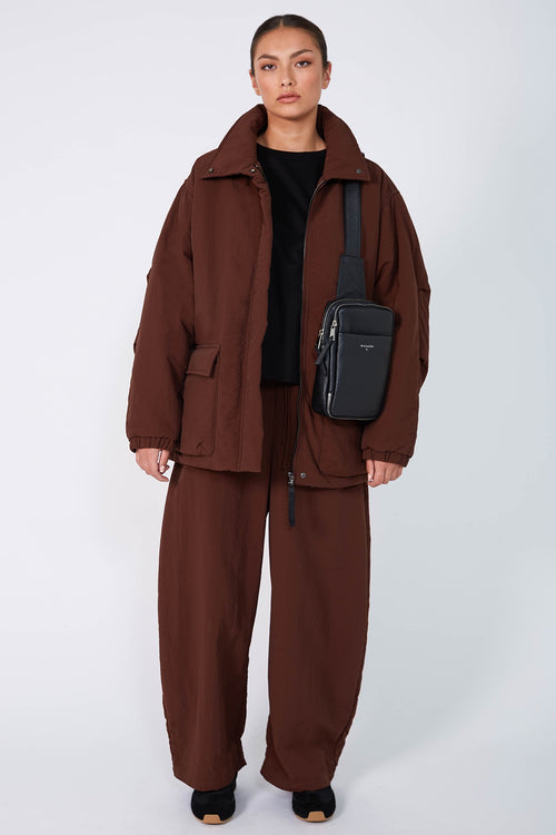 braced puffa jacket / chocolate brown