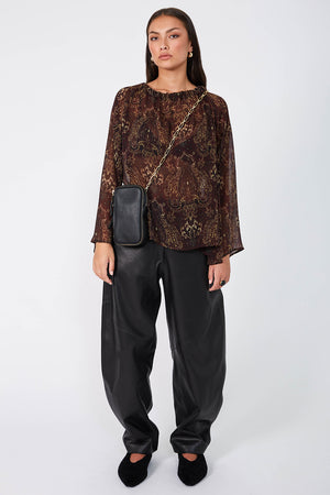 serene top / dark sangria paisley