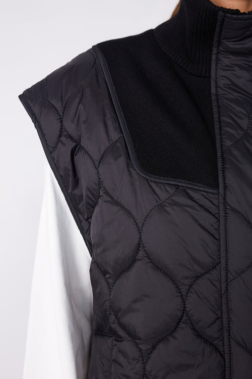 united vest / black