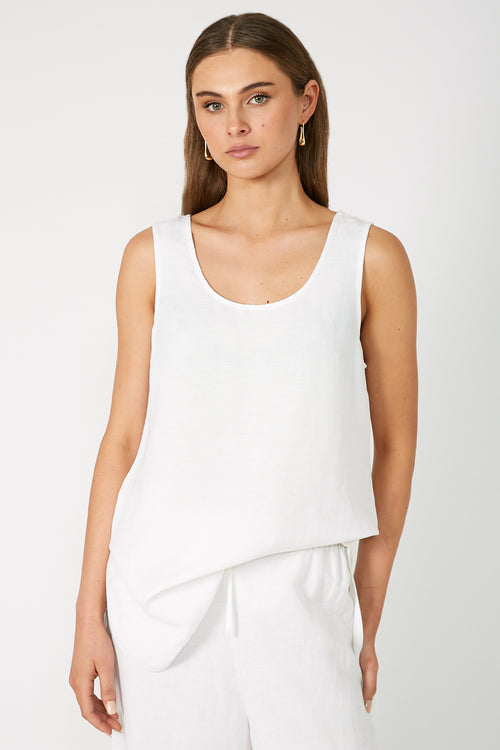 saviour tank / white