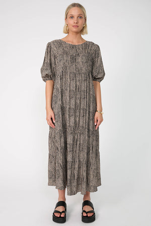 region dress / neutral|black reptile