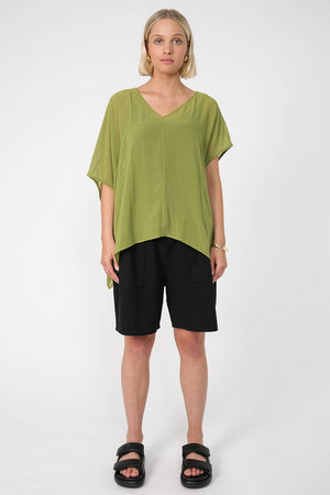 repeat tee / leaf green