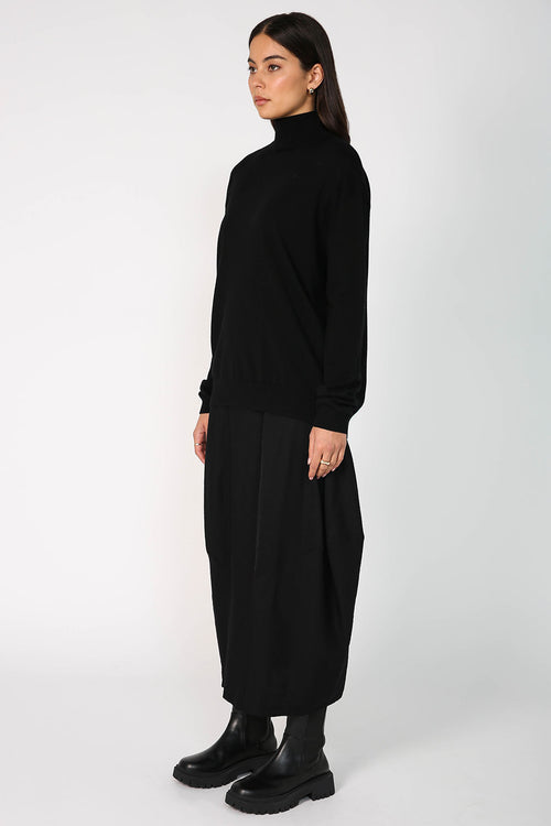 collected sweater / black