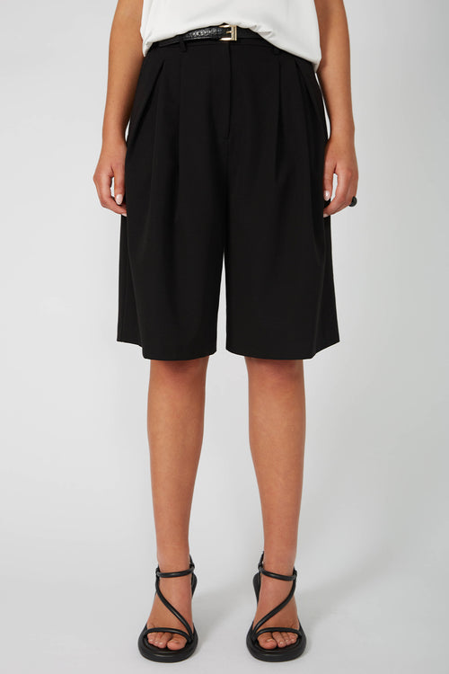 allot short / black
