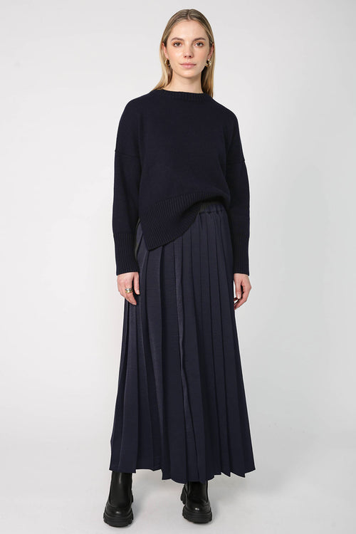 pleating skirt / dark navy