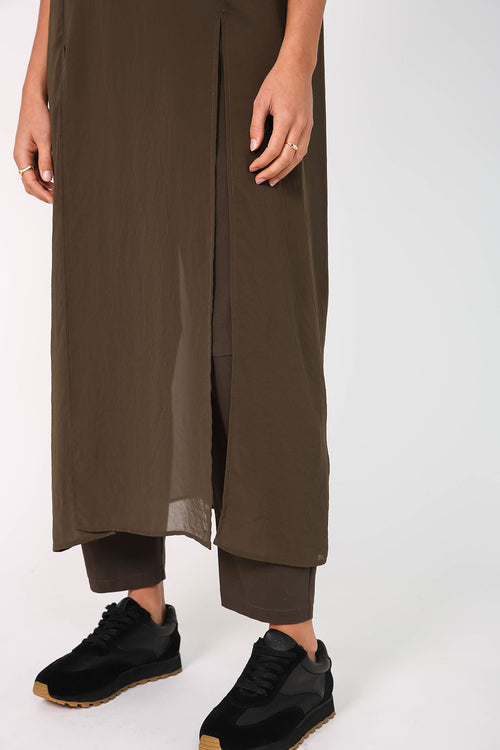 outdo tabard / bark olive