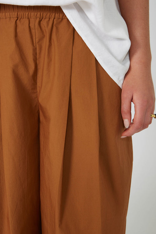 decline pant / tan brown