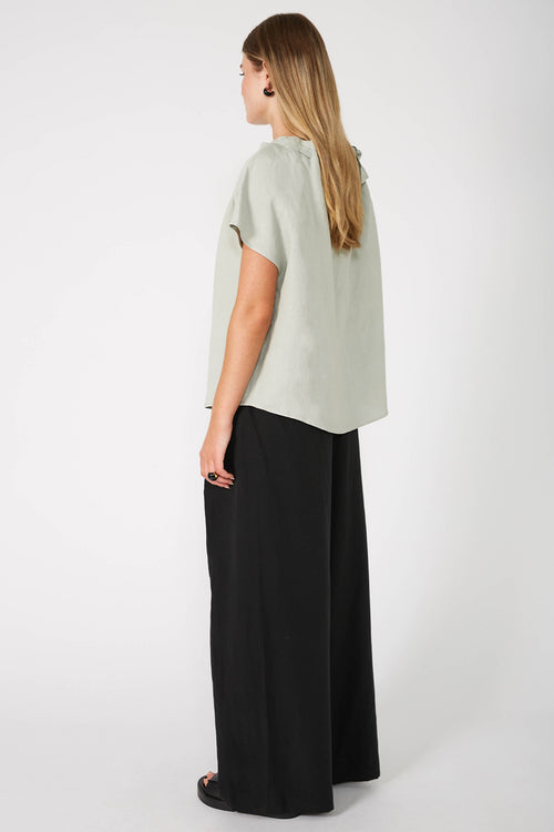 avid short sleeve top / soft sage linen