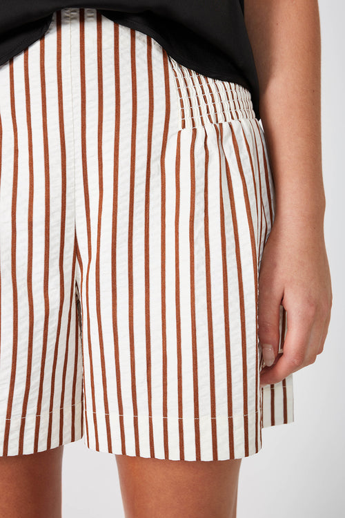 gale short / cream|brass stripe