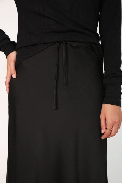 frame bias skirt / black