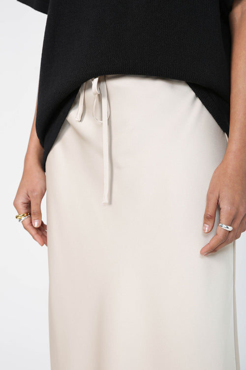 frame bias skirt / pearl natural