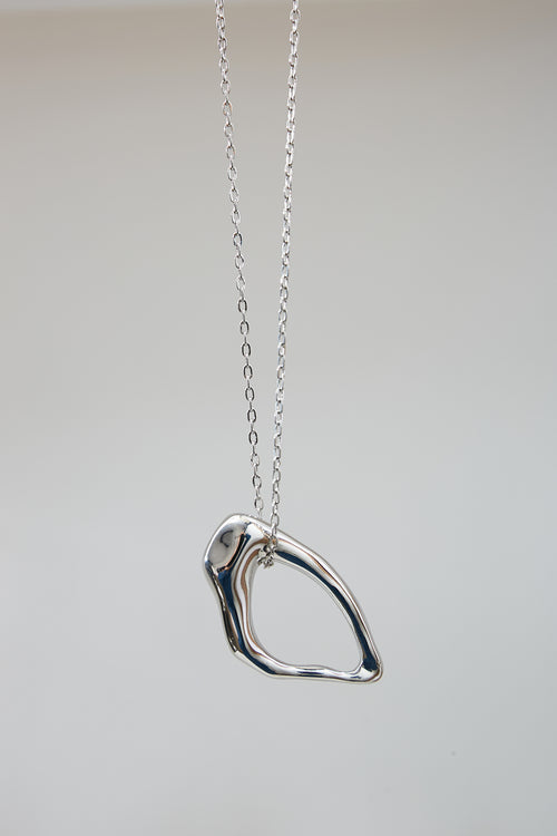 spate long necklace / silver