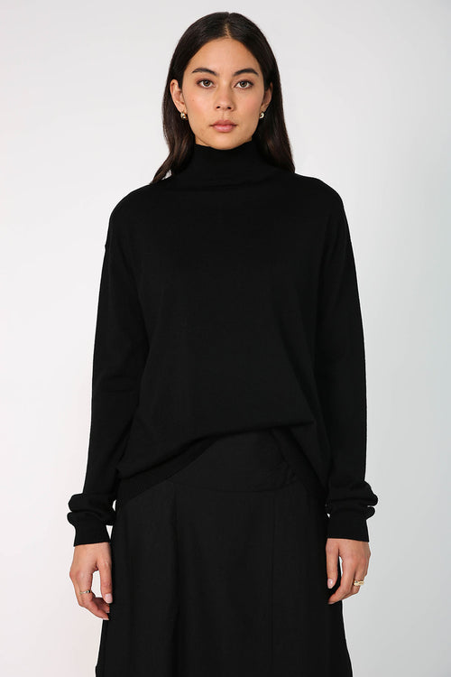 collected sweater / black