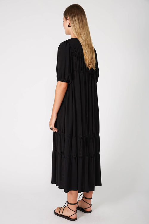 region dress / black