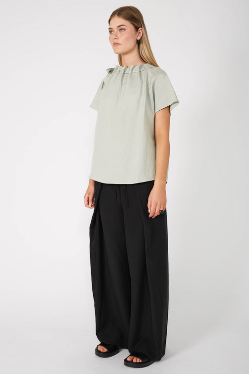 avid short sleeve top / soft sage linen