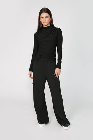 gather polo skin / black
