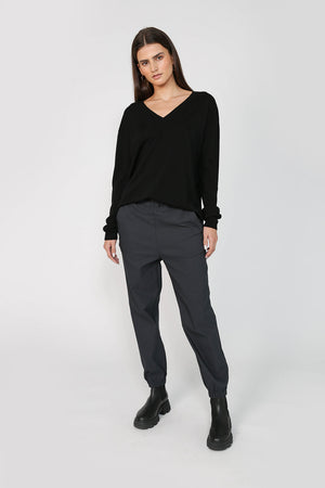 settled pant / dark charcoal grey