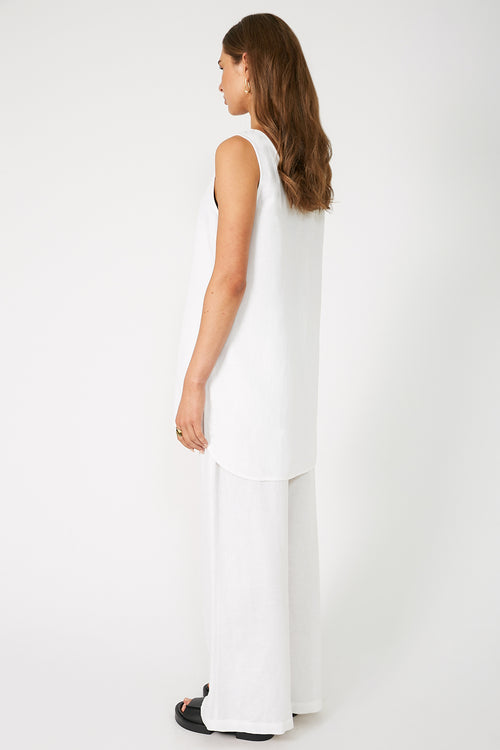 saviour tank / white