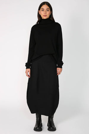 collected sweater / black