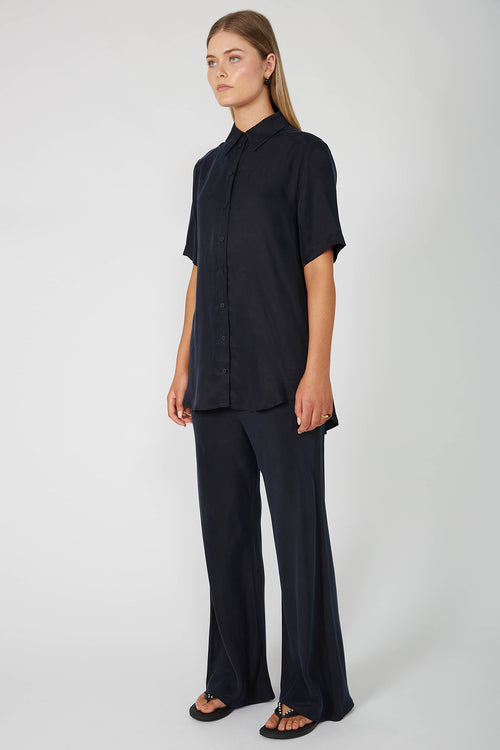 vastness shirt / dark navy