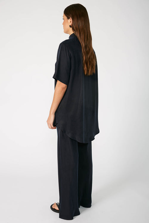 vastness shirt / dark navy