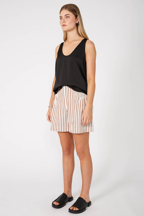 gale short / cream|brass stripe